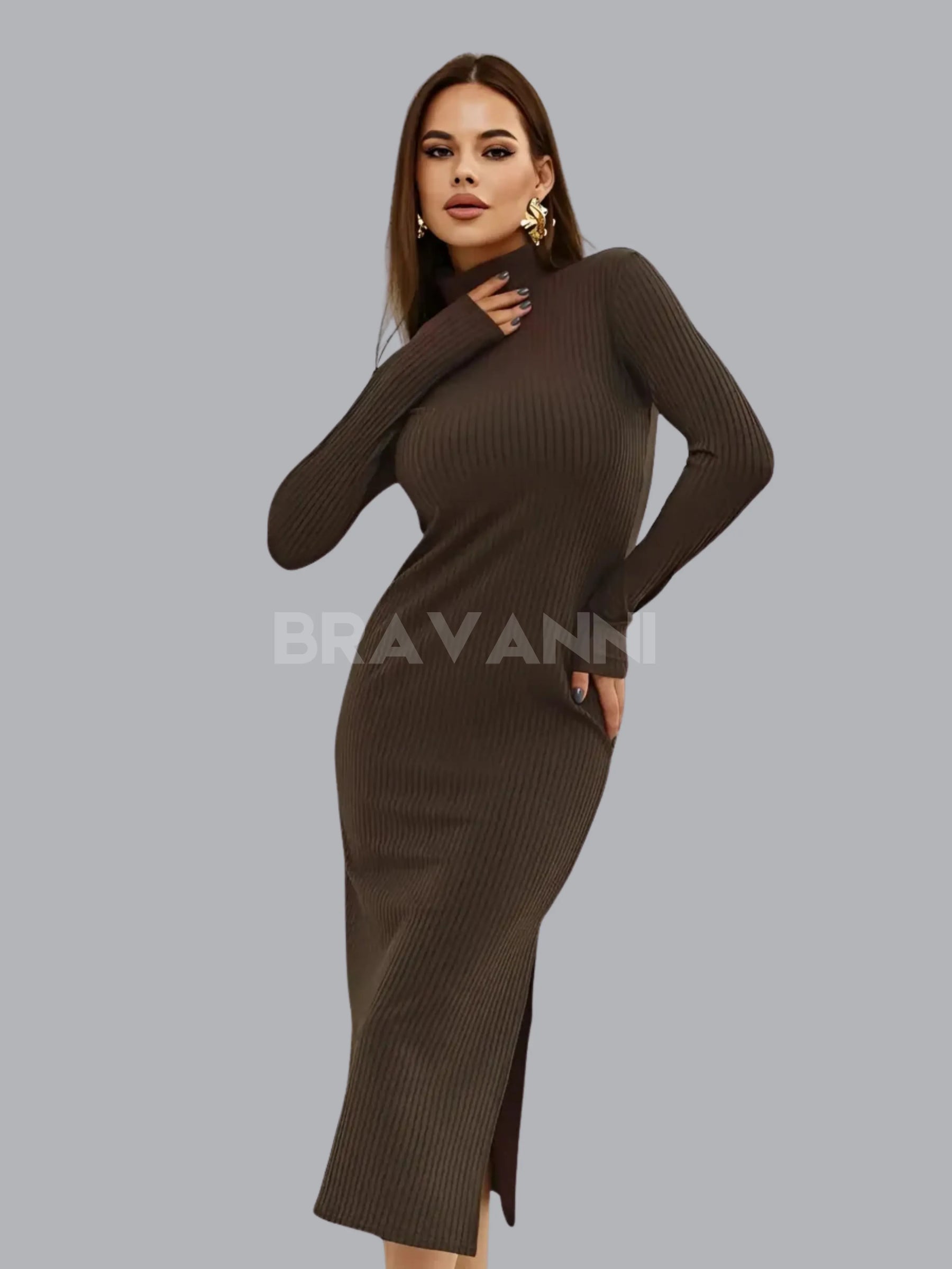 Vestido Tubinho com Gola Alta e Fenda - Elegance