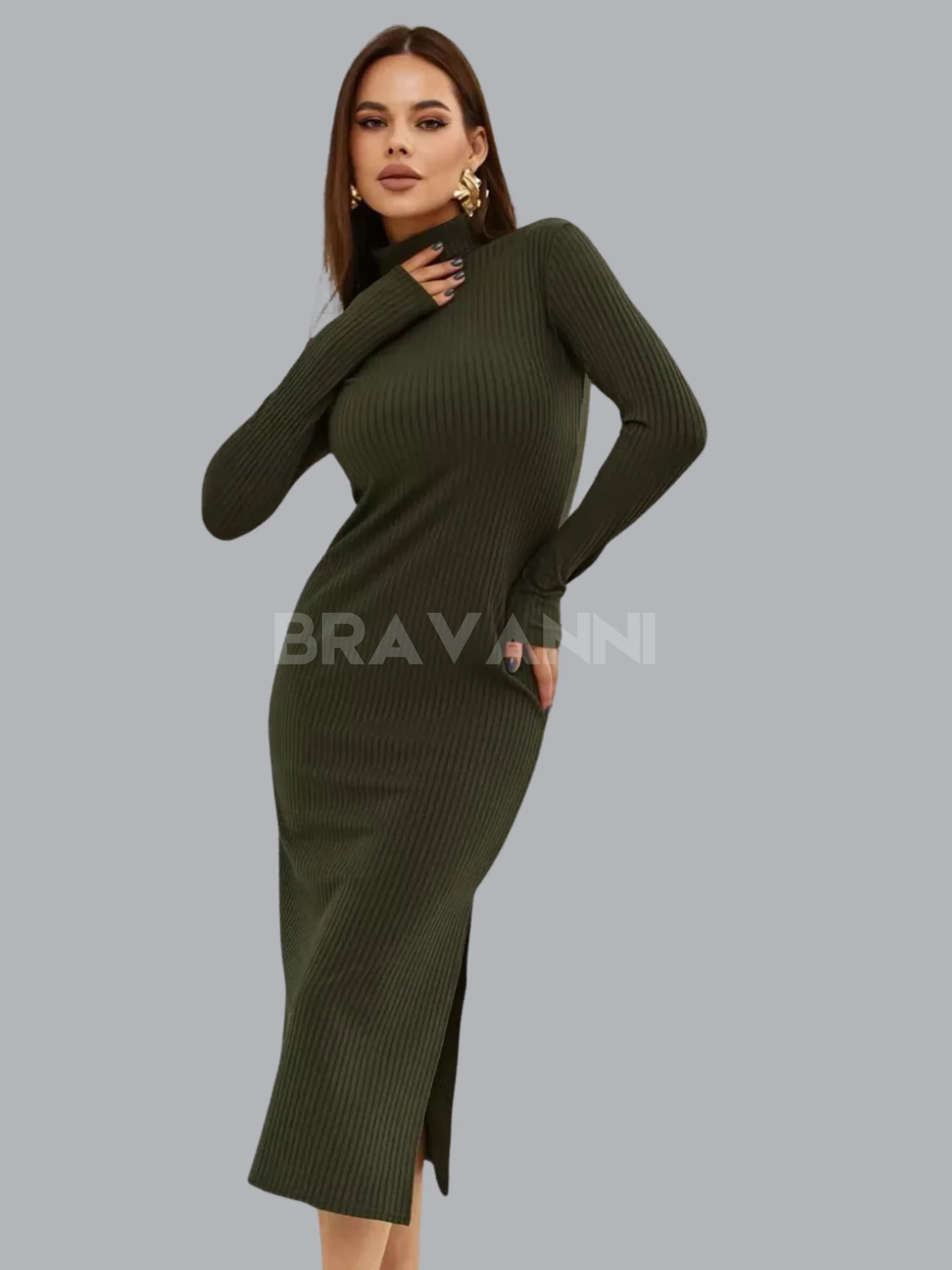 Vestido Tubinho com Gola Alta e Fenda - Elegance