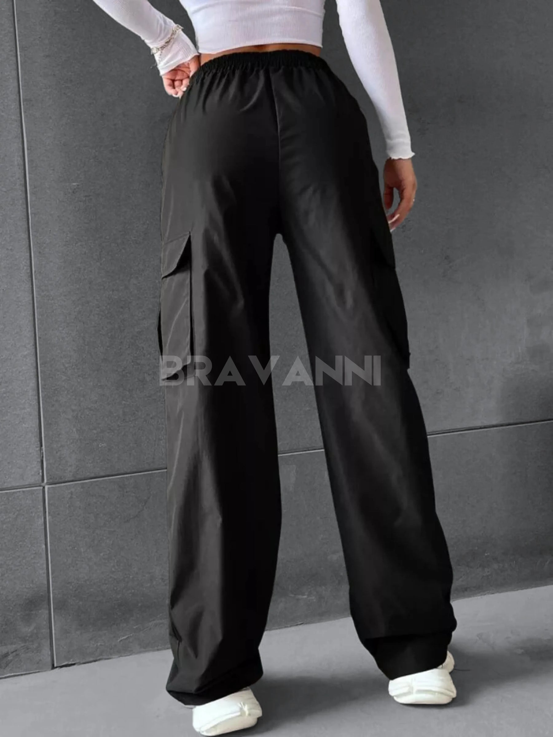 Calças Cargo Oversized com Cintura Alta e Bolsos Patch - UrbanLine