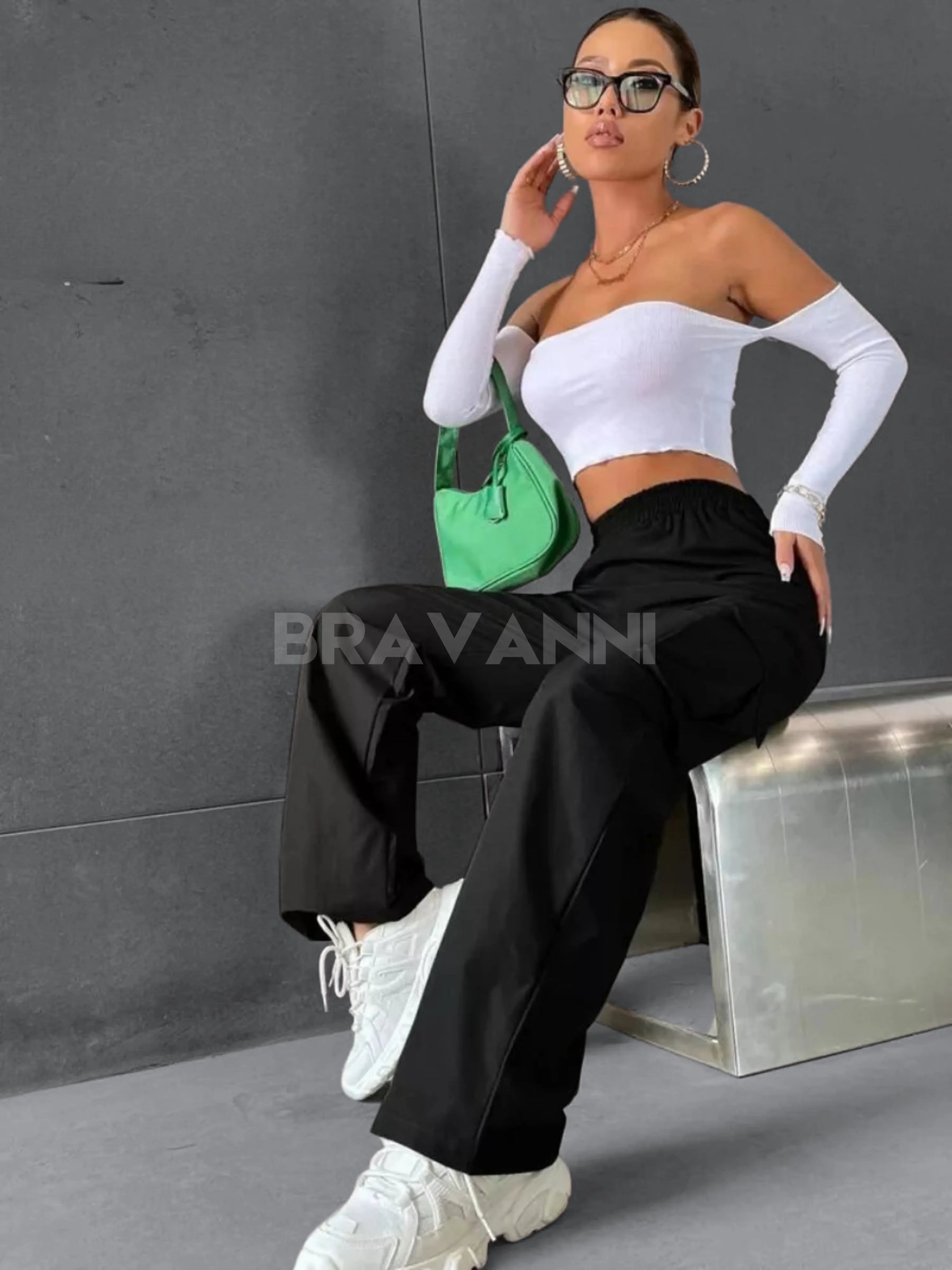 Calças Cargo Oversized com Cintura Alta e Bolsos Patch - UrbanLine