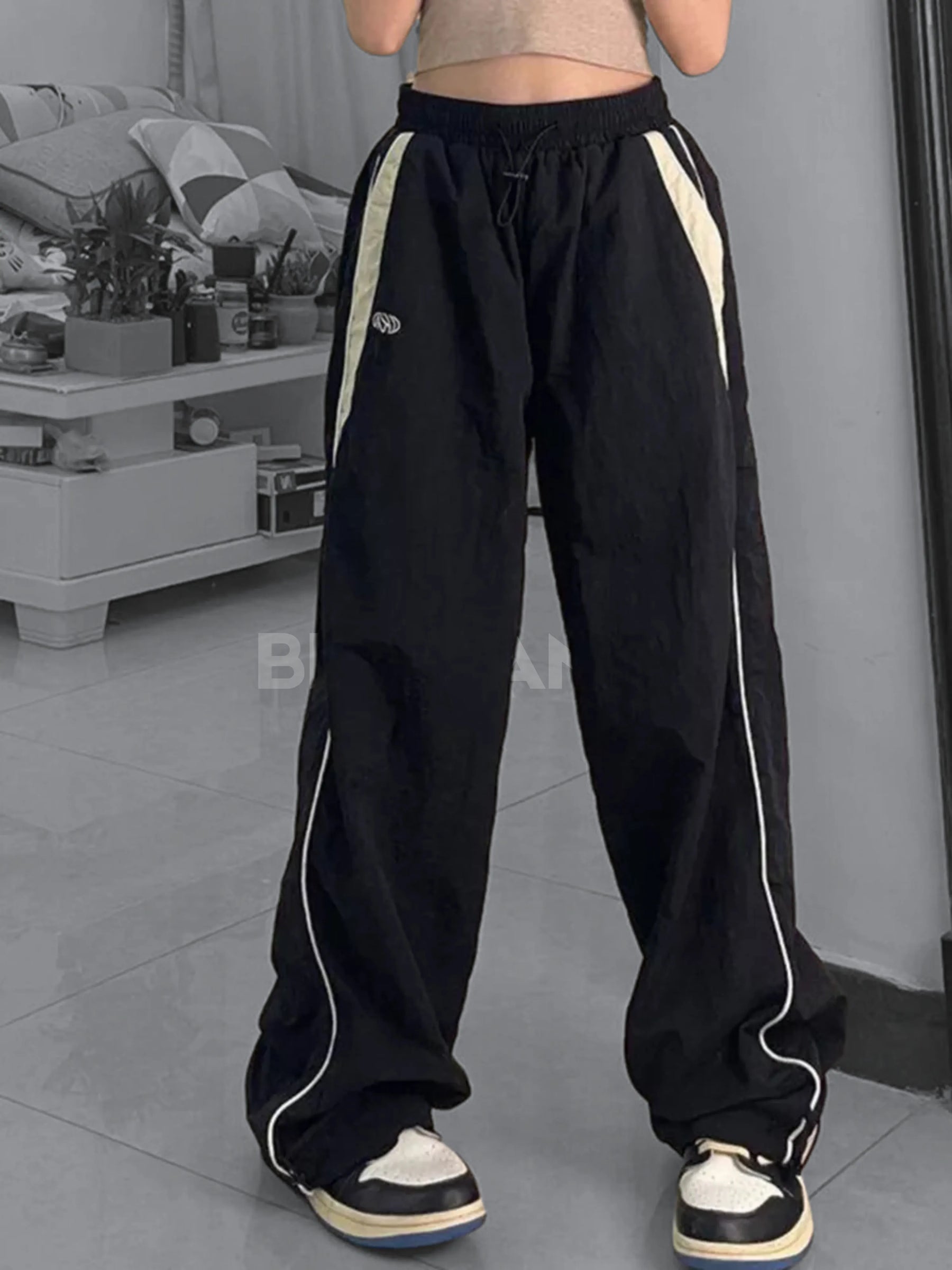 Calça Cargo Oversized com Cintura Alta e Bolsos - StreetPulse