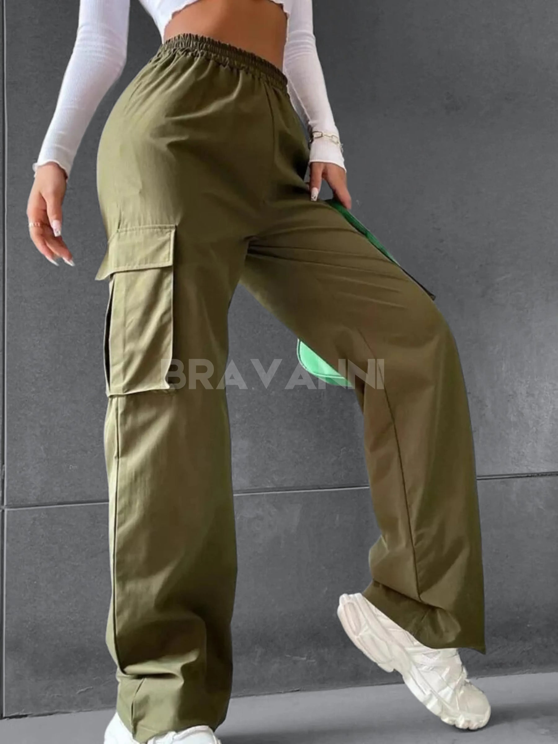 Calças Cargo Oversized com Cintura Alta e Bolsos Patch - UrbanLine